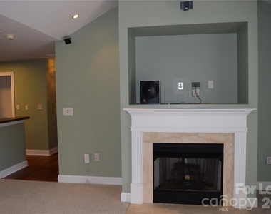 6321 Park Creek Drive - Photo Thumbnail 13