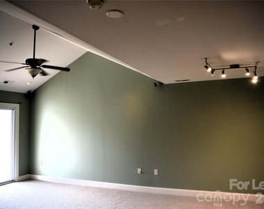 6321 Park Creek Drive - Photo Thumbnail 2