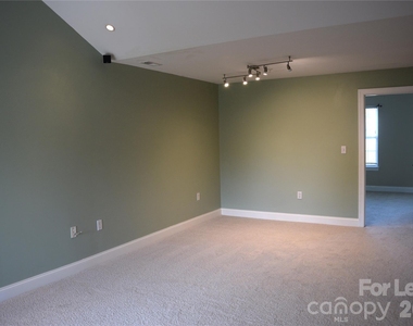 6321 Park Creek Drive - Photo Thumbnail 10