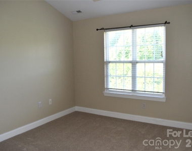 6321 Park Creek Drive - Photo Thumbnail 20