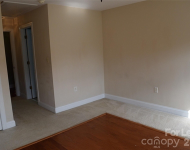6321 Park Creek Drive - Photo Thumbnail 5