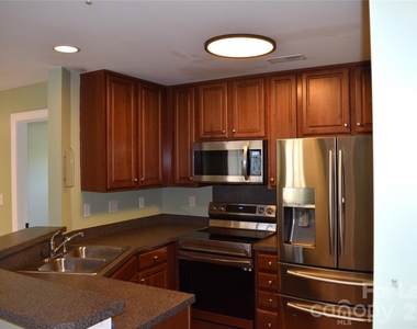 6321 Park Creek Drive - Photo Thumbnail 17