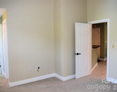 6321 Park Creek Drive - Photo Thumbnail 23