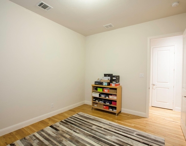 1614 Thoroughbred Lane - Photo Thumbnail 14