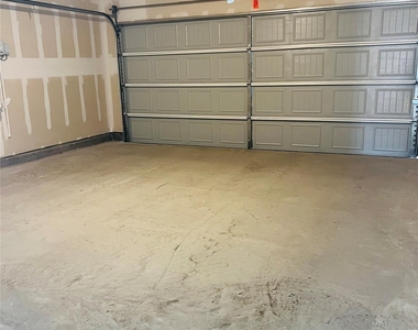 325 Dewberry Street - Photo Thumbnail 10
