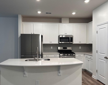 12828 Canton Side Avenue - Photo Thumbnail 5
