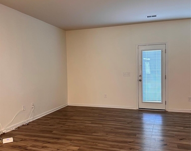 12828 Canton Side Avenue - Photo Thumbnail 7