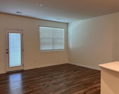 12828 Canton Side Avenue - Photo Thumbnail 6