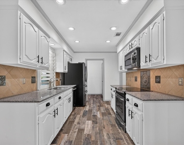 2516 Lawnview Drive - Photo Thumbnail 6