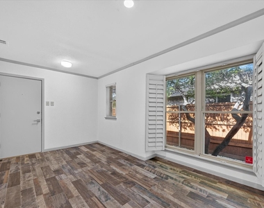2516 Lawnview Drive - Photo Thumbnail 9