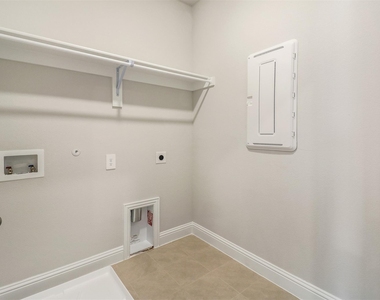 7836 Manilla Drive - Photo Thumbnail 27
