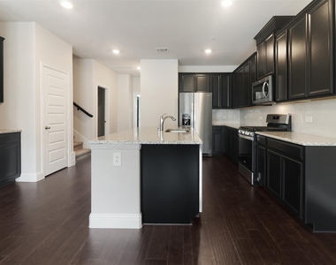 7836 Manilla Drive - Photo Thumbnail 7