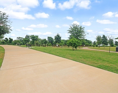 7836 Manilla Drive - Photo Thumbnail 32