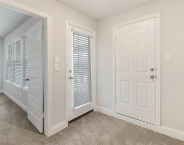 7836 Manilla Drive - Photo Thumbnail 20