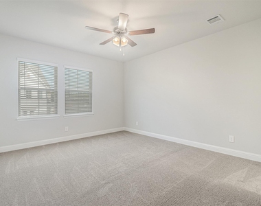 7836 Manilla Drive - Photo Thumbnail 13