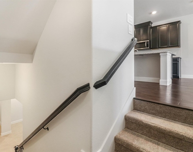 7836 Manilla Drive - Photo Thumbnail 3
