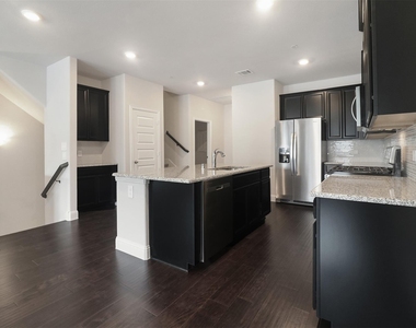 7836 Manilla Drive - Photo Thumbnail 6
