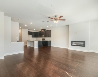 7836 Manilla Drive - Photo Thumbnail 11