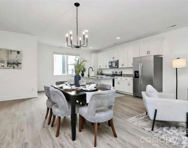 1106 Ivan Drive - Photo Thumbnail 14