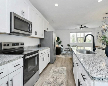1106 Ivan Drive - Photo Thumbnail 11