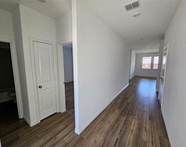512 Chip Street - Photo Thumbnail 4