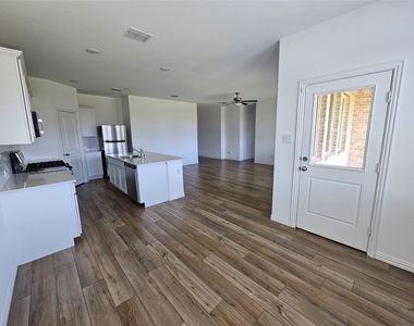 512 Chip Street - Photo Thumbnail 22