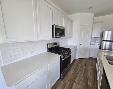 512 Chip Street - Photo Thumbnail 18