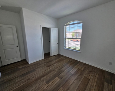 512 Chip Street - Photo Thumbnail 7