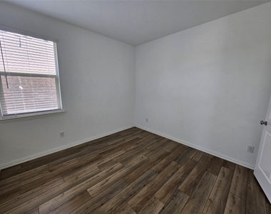 512 Chip Street - Photo Thumbnail 11