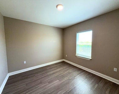 1017 Debby Court - Photo Thumbnail 17