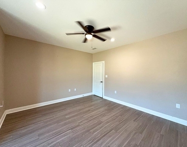 1017 Debby Court - Photo Thumbnail 8