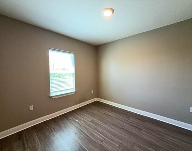 1017 Debby Court - Photo Thumbnail 12