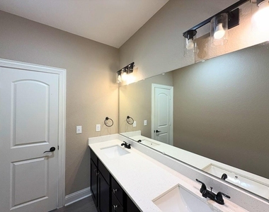 1017 Debby Court - Photo Thumbnail 10