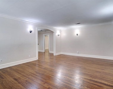 3201 Cockrell Avenue - Photo Thumbnail 6