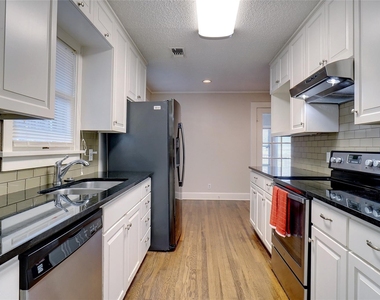3201 Cockrell Avenue - Photo Thumbnail 17