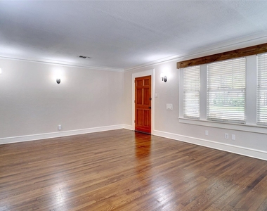 3201 Cockrell Avenue - Photo Thumbnail 5