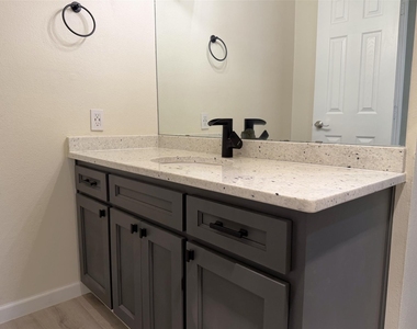 101 Kathryn Drive - Photo Thumbnail 15