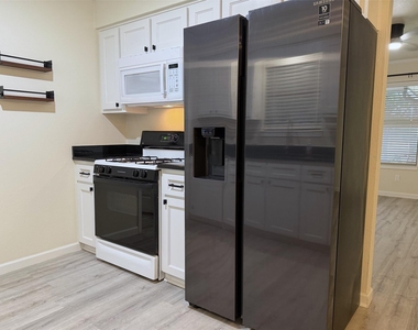 101 Kathryn Drive - Photo Thumbnail 8