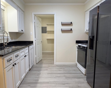 101 Kathryn Drive - Photo Thumbnail 7