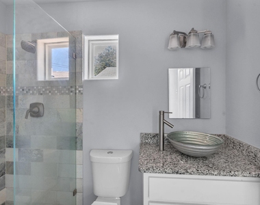 2933 S Hills Avenue - Photo Thumbnail 11