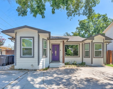 2933 S Hills Avenue - Photo Thumbnail 2