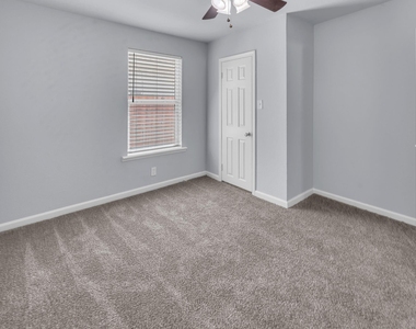 2933 S Hills Avenue - Photo Thumbnail 15