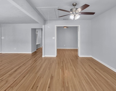 2933 S Hills Avenue - Photo Thumbnail 5