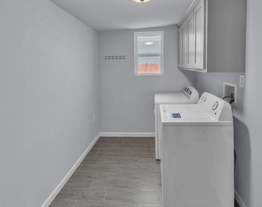 2933 S Hills Avenue - Photo Thumbnail 16