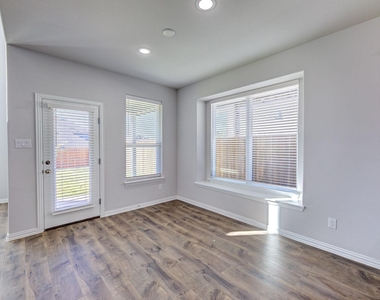 1012 Rosebay Drive - Photo Thumbnail 14