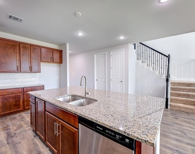 1012 Rosebay Drive - Photo Thumbnail 11