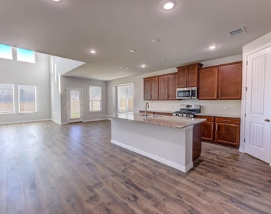 1012 Rosebay Drive - Photo Thumbnail 7