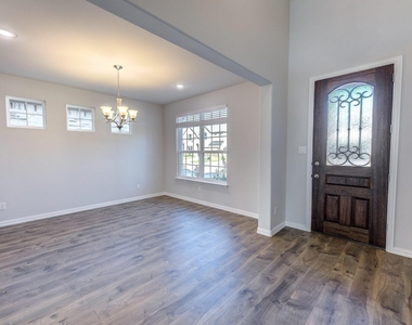 1012 Rosebay Drive - Photo Thumbnail 3