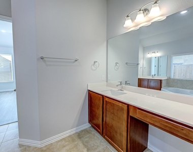 1012 Rosebay Drive - Photo Thumbnail 21