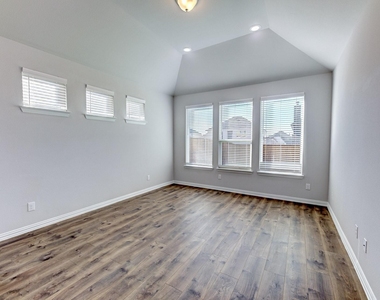 1012 Rosebay Drive - Photo Thumbnail 17